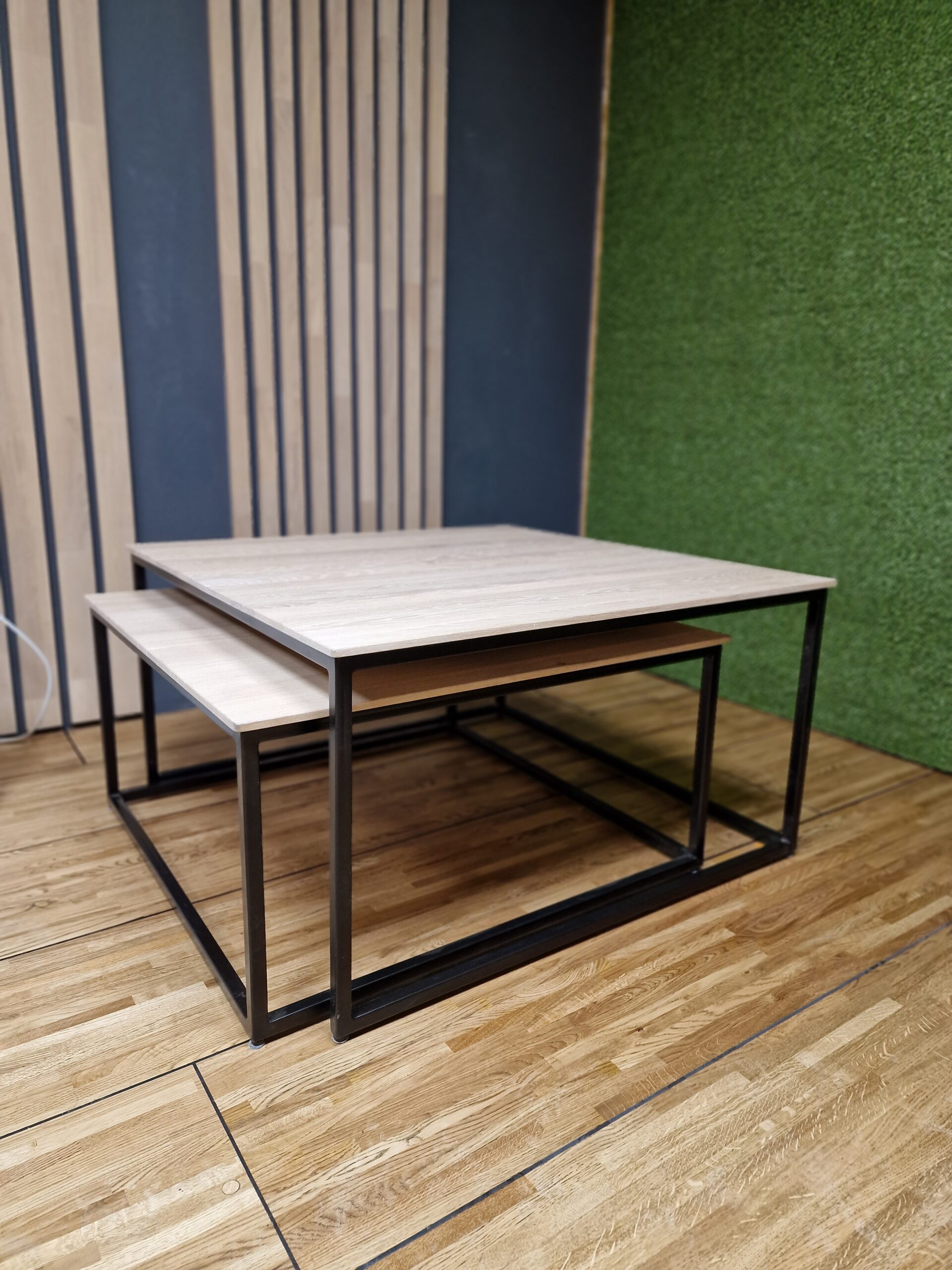 Soffbord i ek